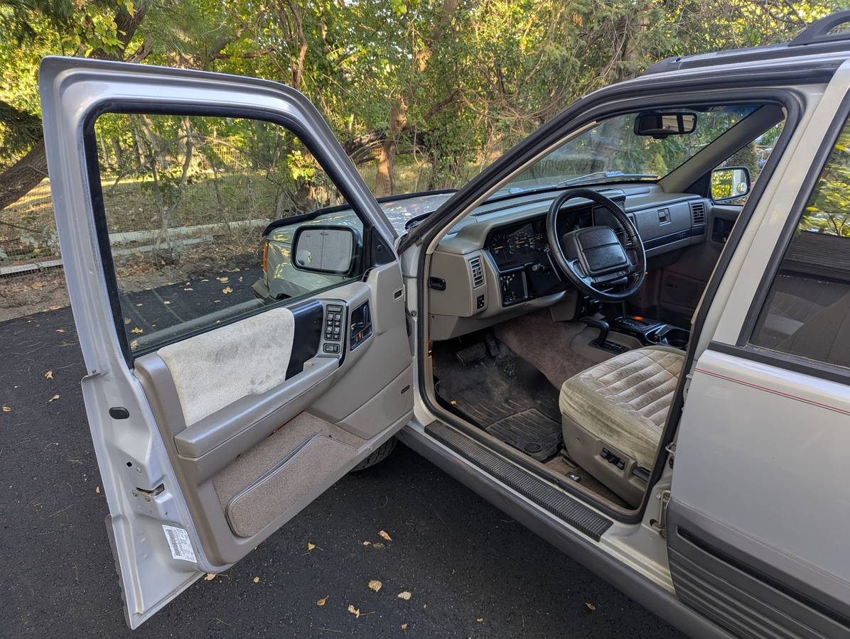 Jeep-grand-cherokee-laredo-1994-custom-4