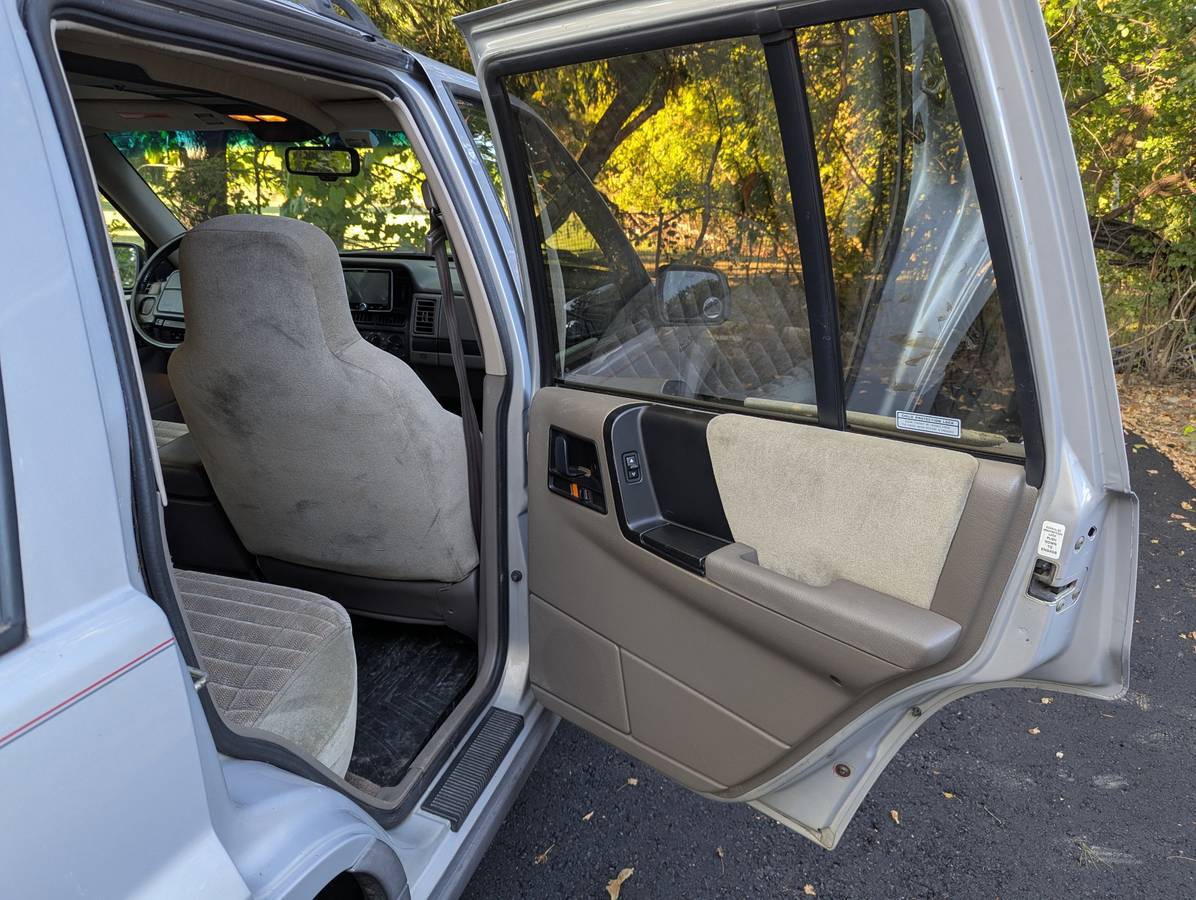 Jeep-grand-cherokee-laredo-1994-custom-9