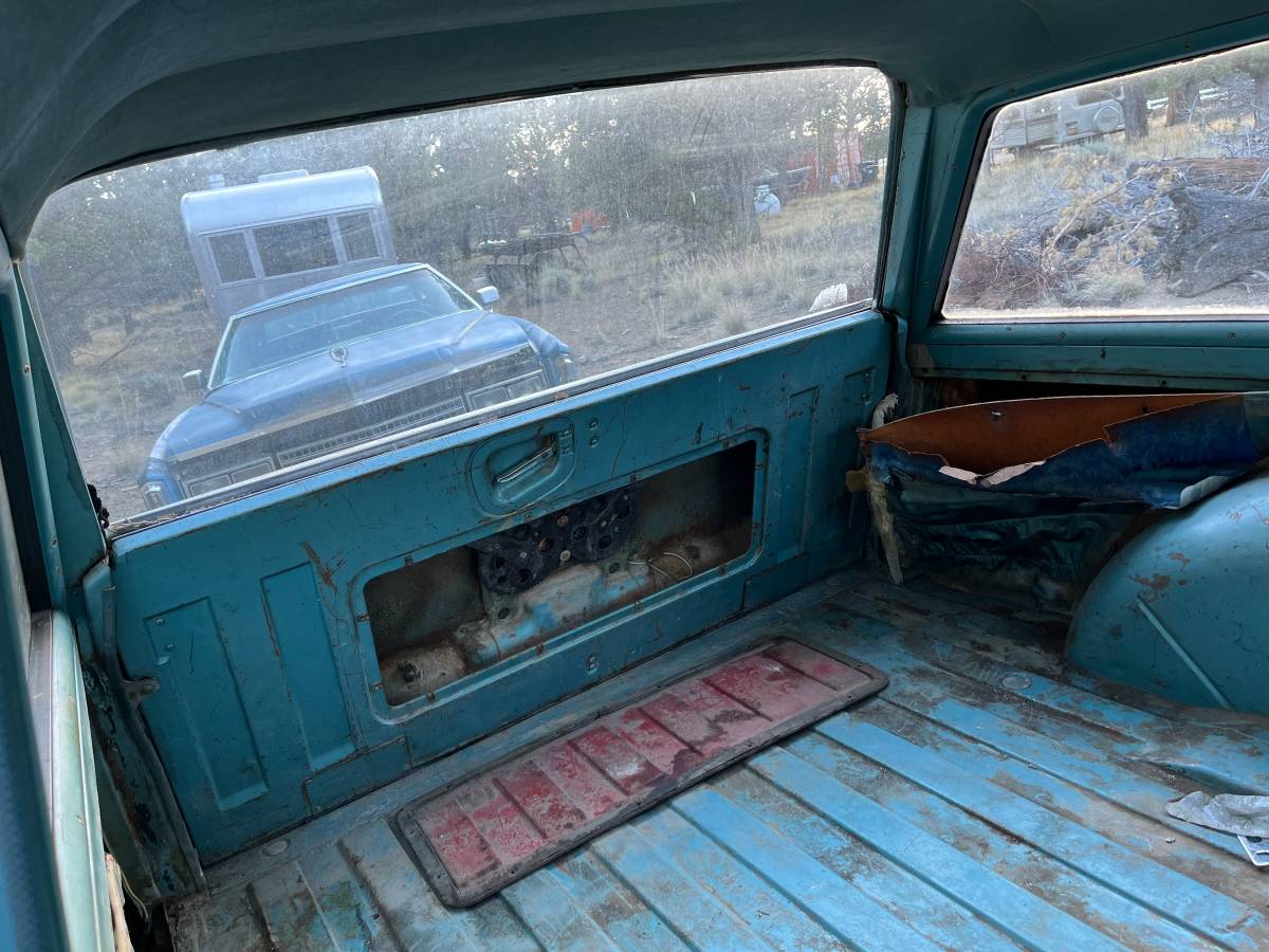 Jeep-grand-wagoneer-1966-blue-10
