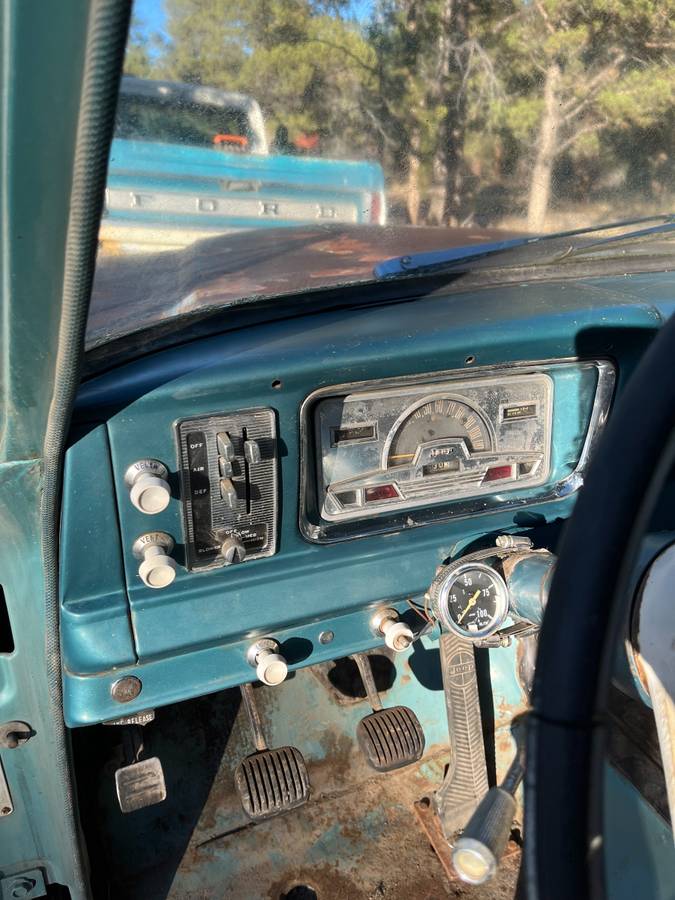 Jeep-grand-wagoneer-1966-blue-15