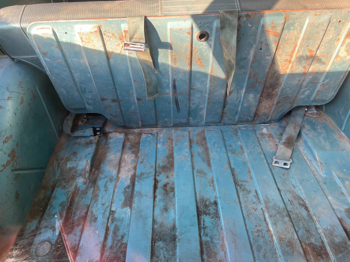 Jeep-grand-wagoneer-1966-blue-16