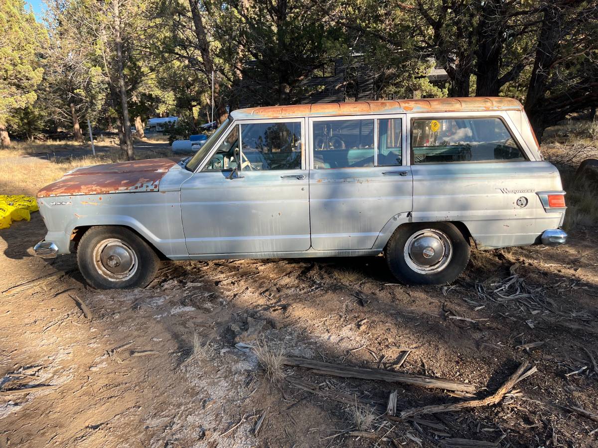 Jeep-grand-wagoneer-1966-blue-2