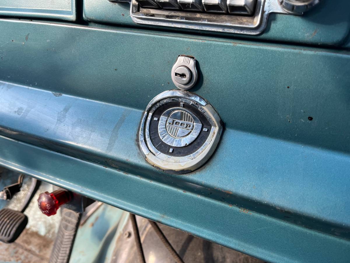 Jeep-grand-wagoneer-1966-blue-7