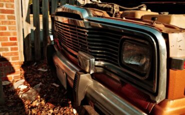 Jeep-grand-wagoneer-1984-brown-11