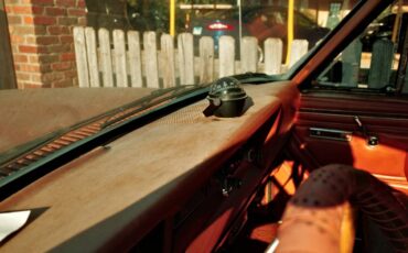 Jeep-grand-wagoneer-1984-brown-15