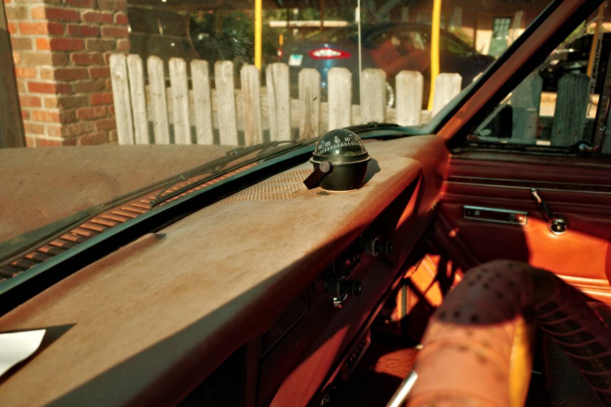 Jeep-grand-wagoneer-1984-brown-15