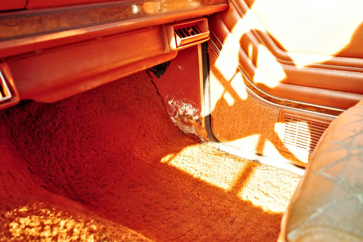 Jeep-grand-wagoneer-1984-brown-19