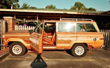 Jeep-grand-wagoneer-1984-brown-3