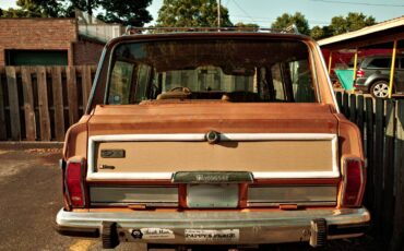 Jeep-grand-wagoneer-1984-brown-4