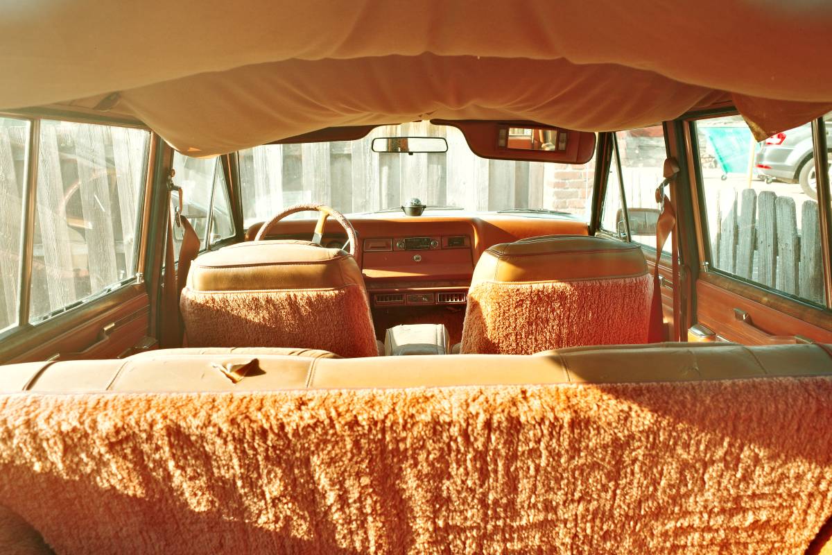 Jeep-grand-wagoneer-1984-brown-6