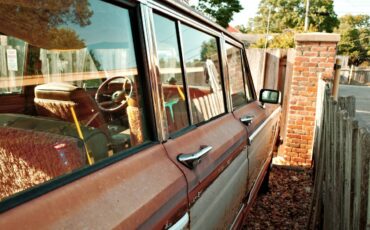 Jeep-grand-wagoneer-1984-brown-8