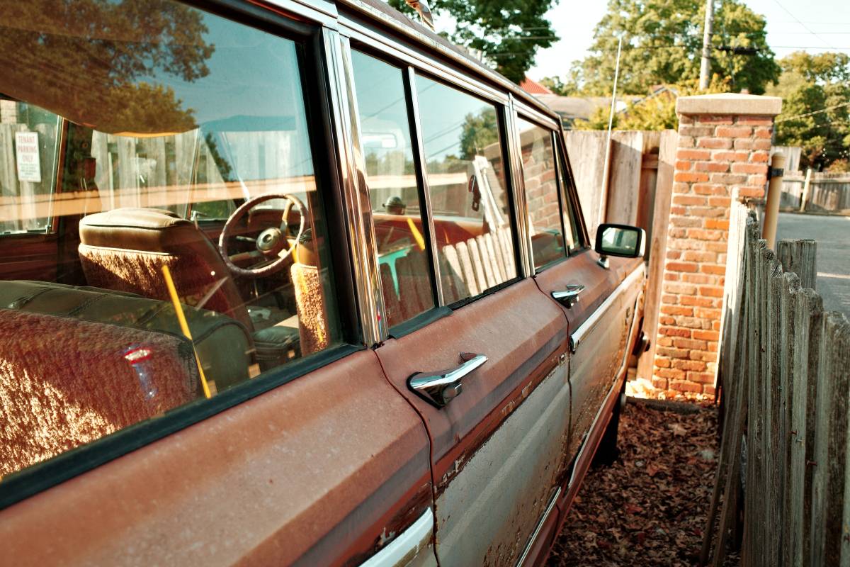 Jeep-grand-wagoneer-1984-brown-8