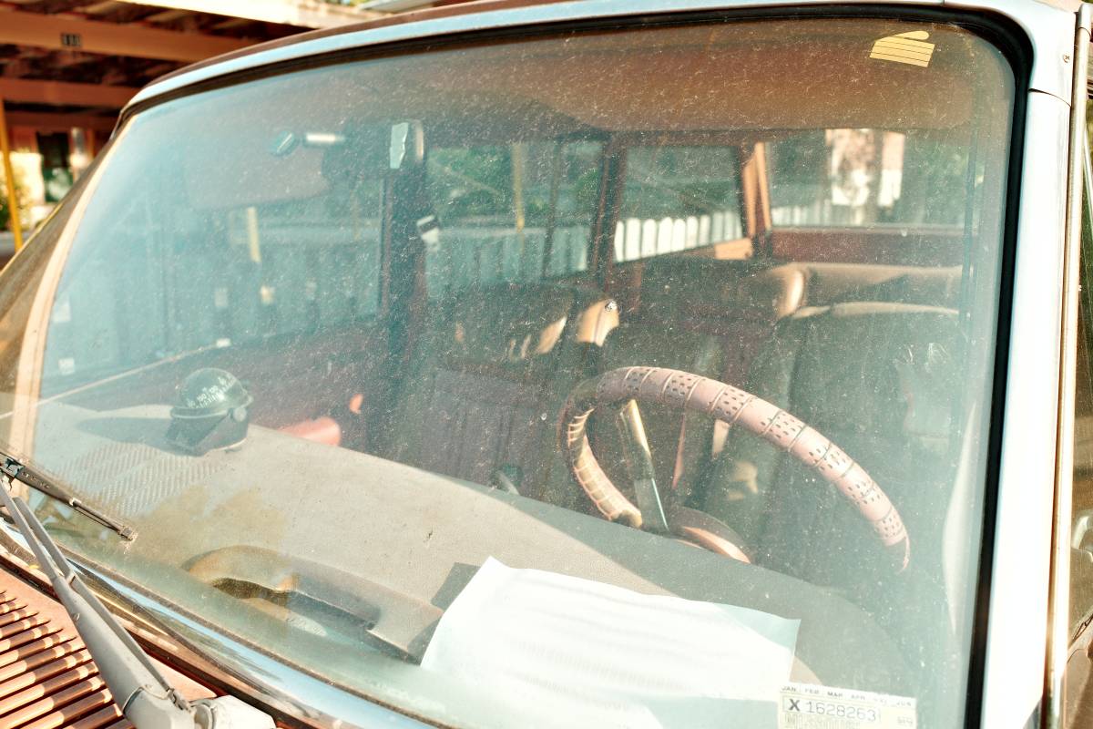 Jeep-grand-wagoneer-1984-brown-9