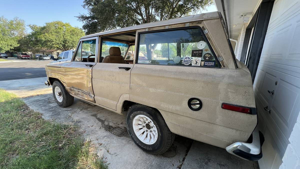 Jeep-grand-wagoneer-1985-3
