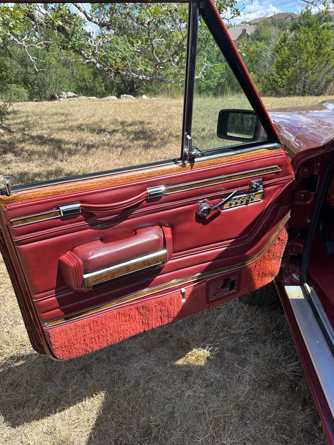 Jeep-grand-wagoneer-1985-5