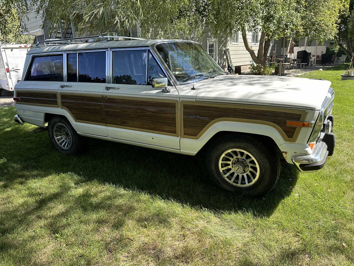 Jeep-grand-wagoneer-1988-white-1