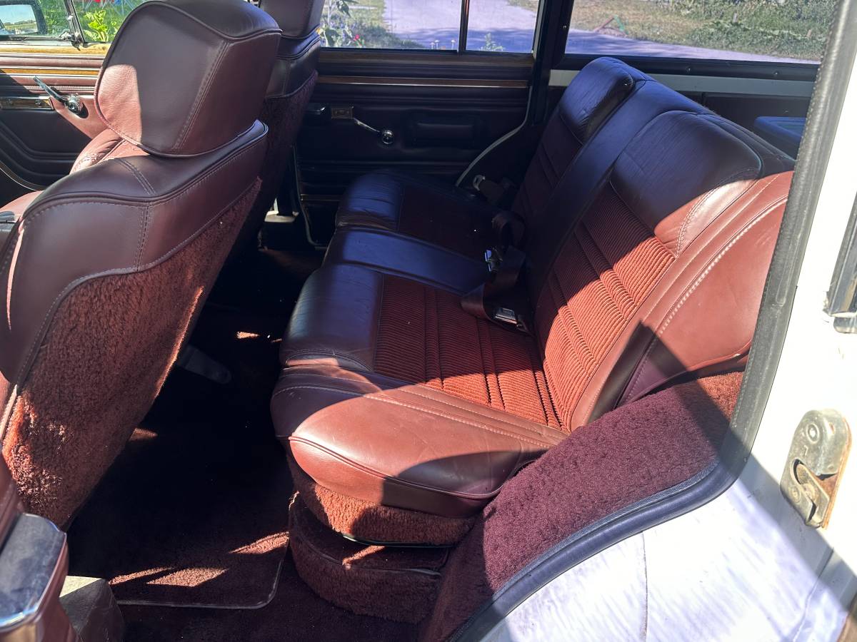 Jeep-grand-wagoneer-1988-white-7