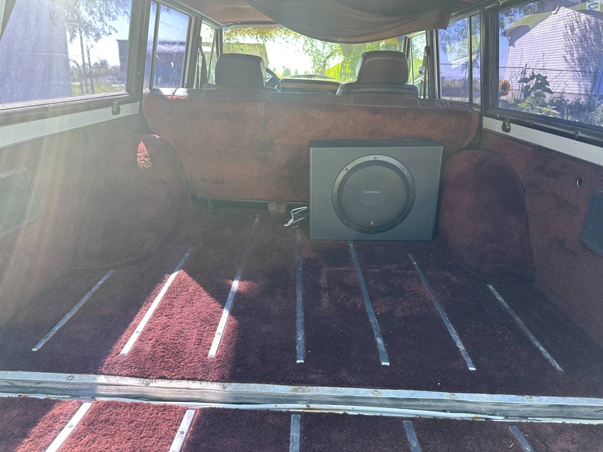 Jeep-grand-wagoneer-1988-white-8