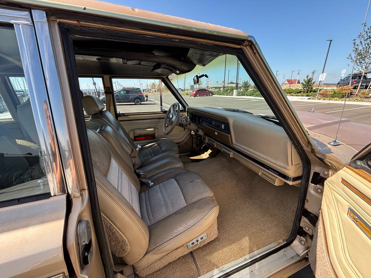 Jeep-grand-wagoneer-1989-brown-6