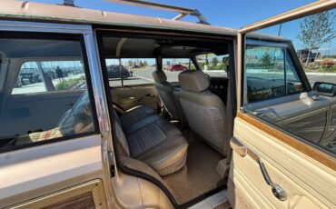 Jeep-grand-wagoneer-1989-brown-7