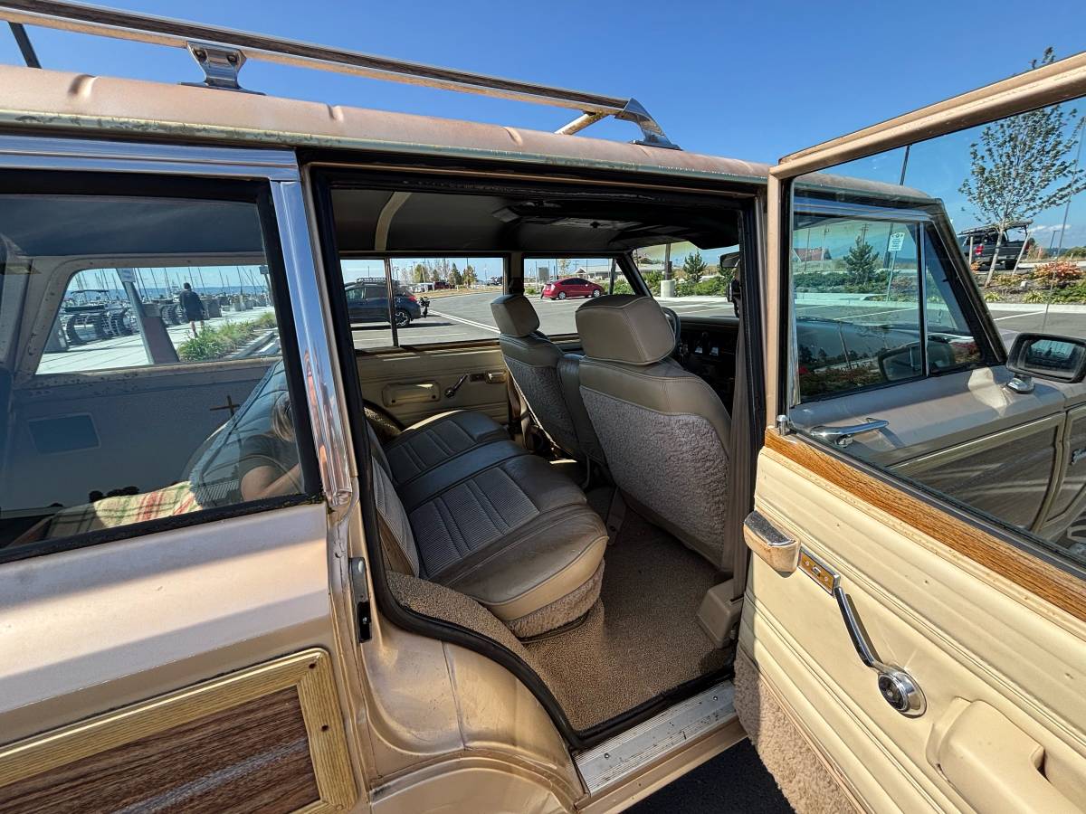 Jeep-grand-wagoneer-1989-brown-7