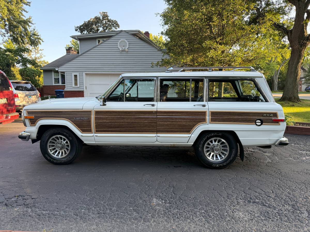 Jeep-grand-wagoneer-1990-white-1