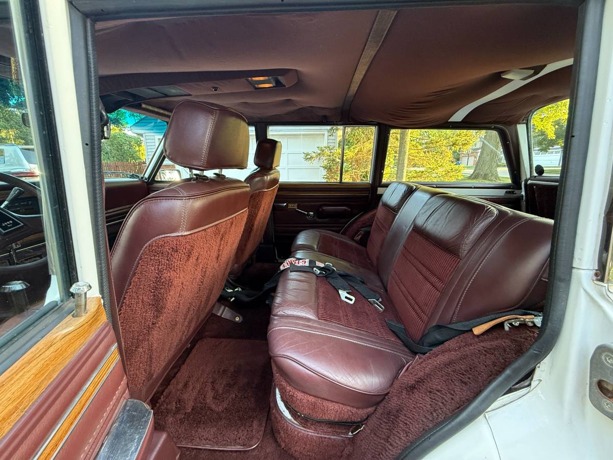Jeep-grand-wagoneer-1990-white-10