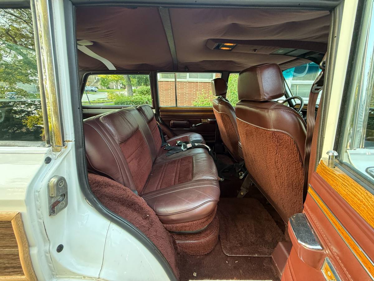 Jeep-grand-wagoneer-1990-white-11
