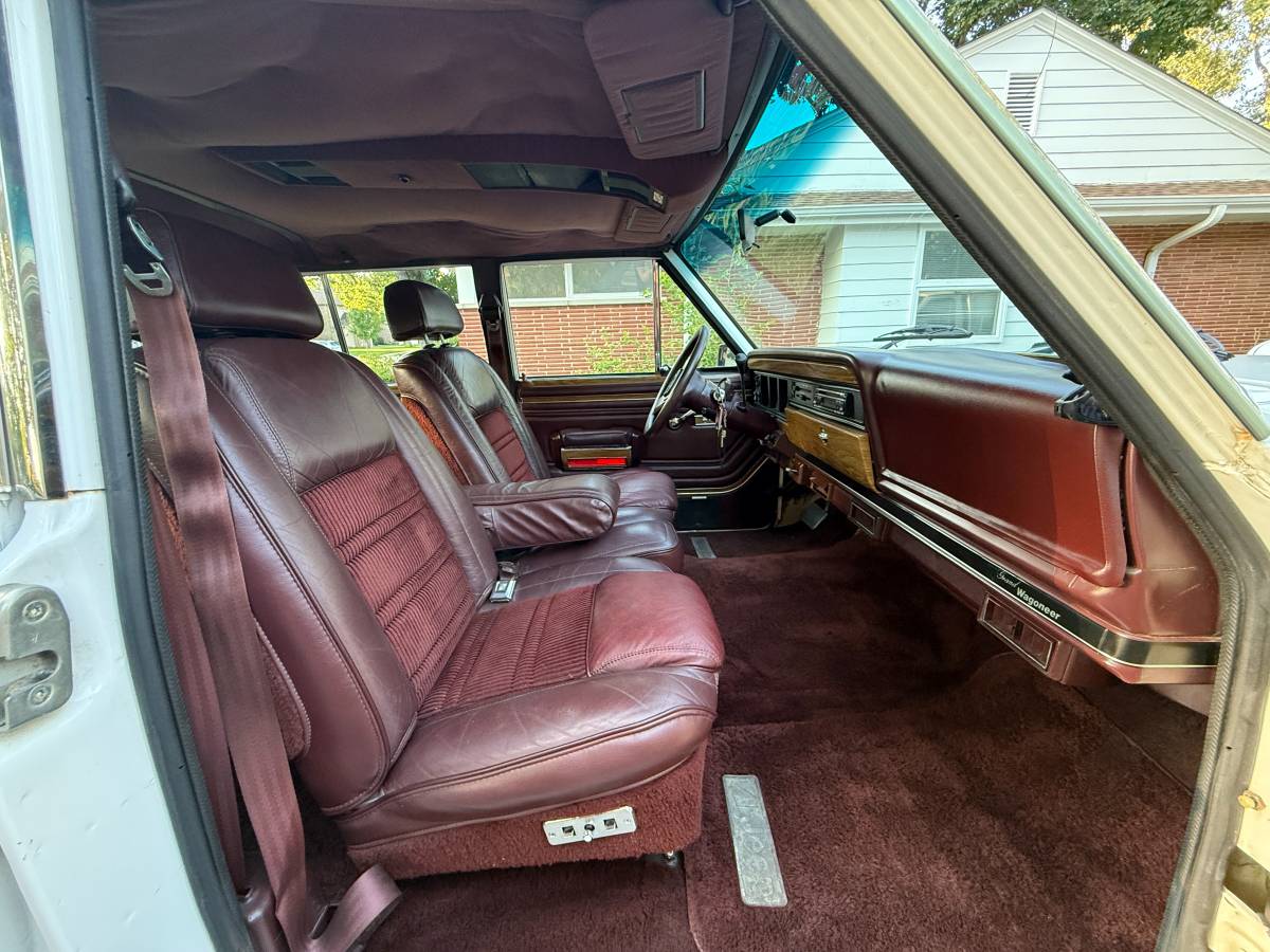 Jeep-grand-wagoneer-1990-white-12