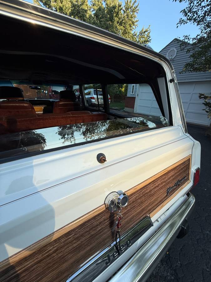 Jeep-grand-wagoneer-1990-white-13