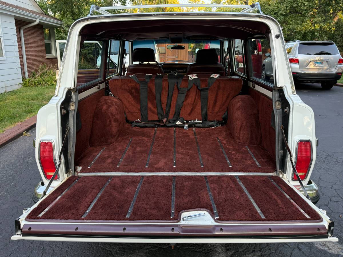 Jeep-grand-wagoneer-1990-white-14