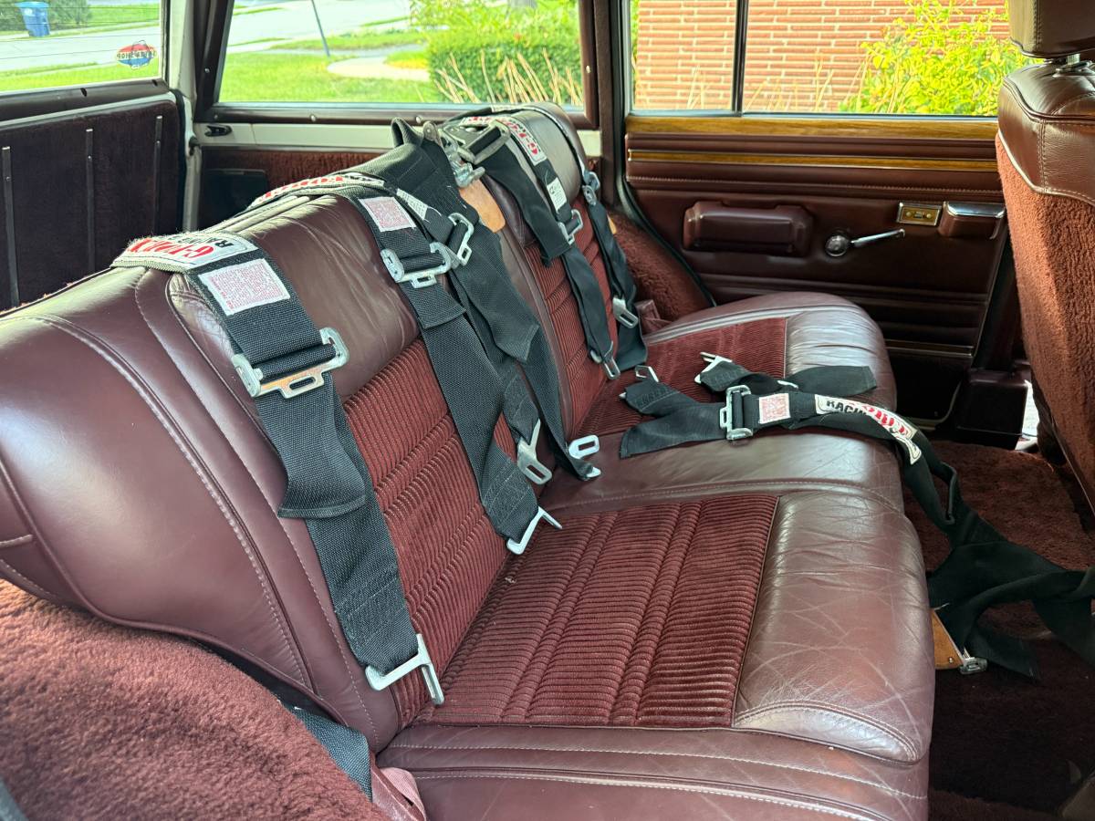 Jeep-grand-wagoneer-1990-white-15