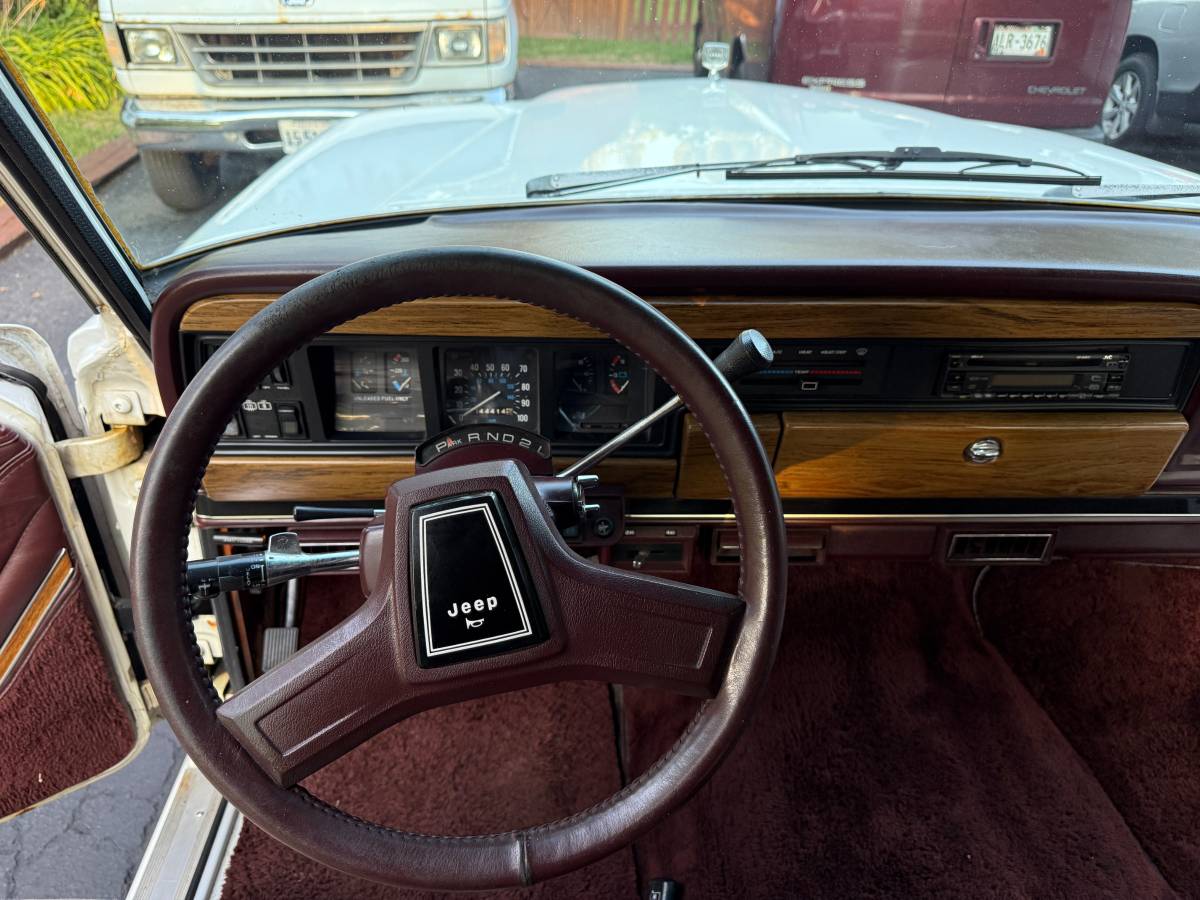 Jeep-grand-wagoneer-1990-white-18