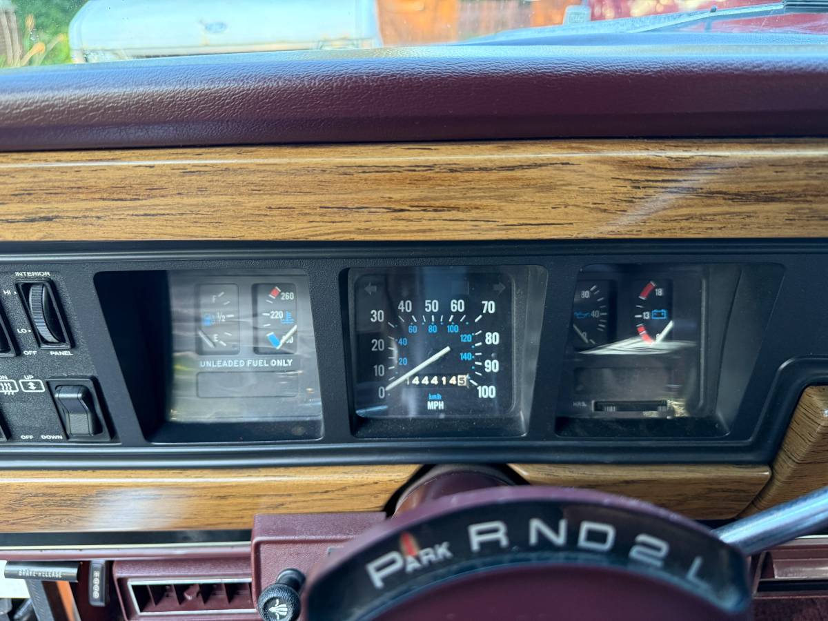 Jeep-grand-wagoneer-1990-white-19