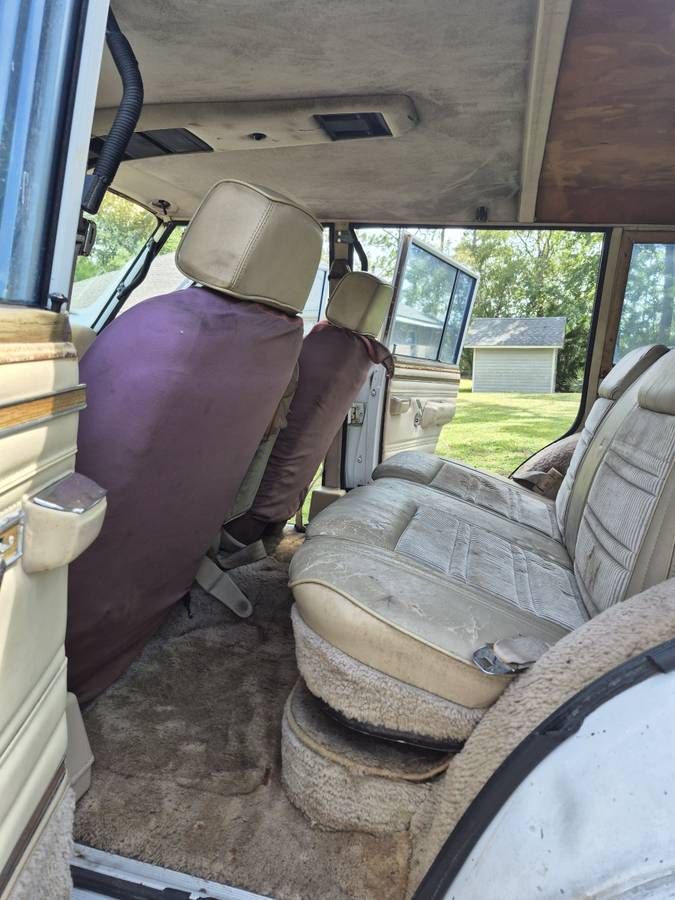 Jeep-grand-wagoneer-1990-white-19