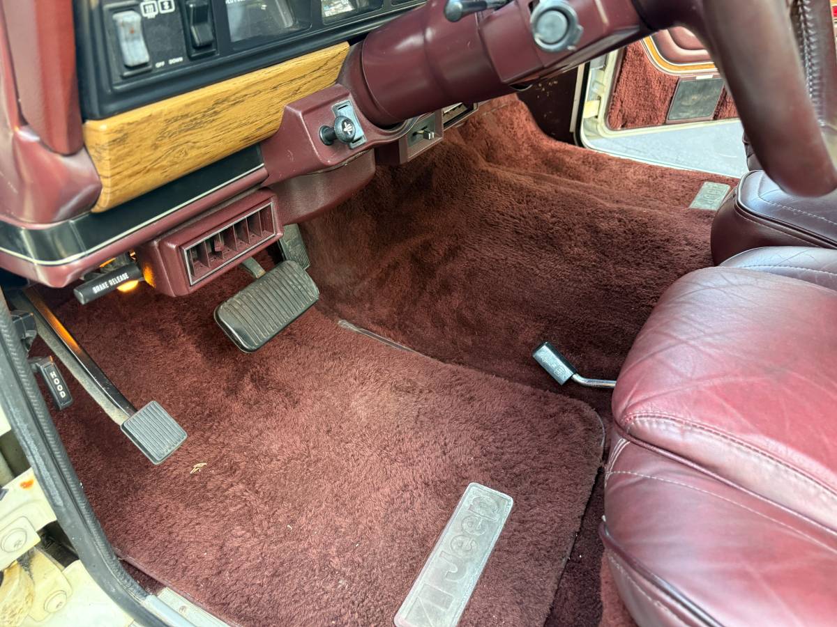 Jeep-grand-wagoneer-1990-white-21