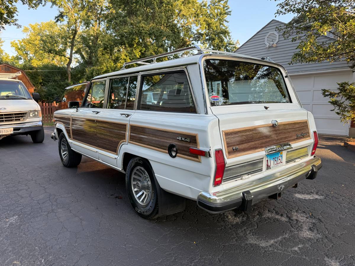 Jeep-grand-wagoneer-1990-white-3
