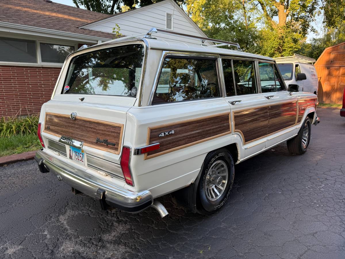 Jeep-grand-wagoneer-1990-white-5