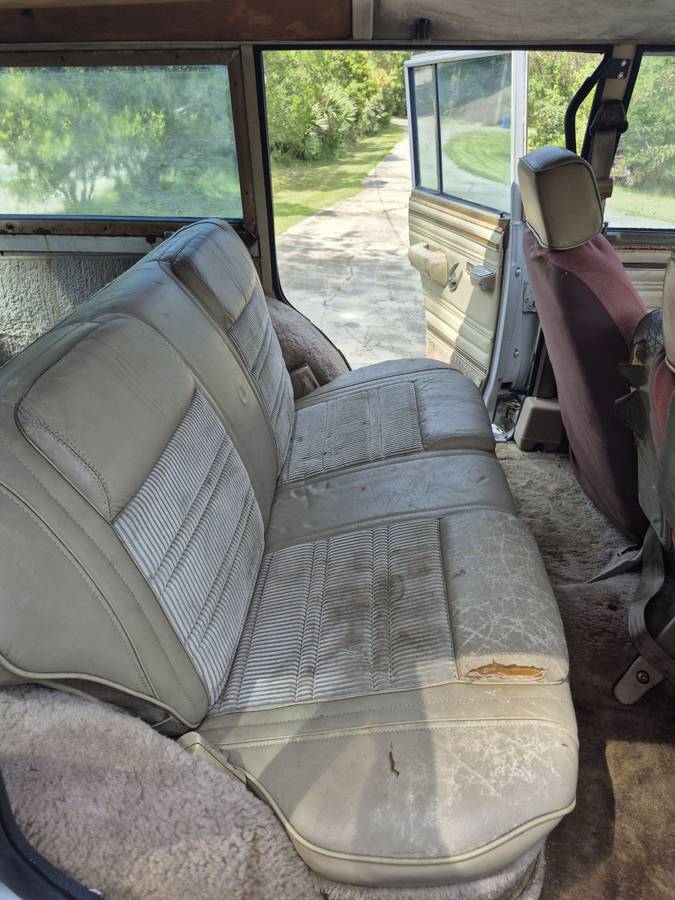 Jeep-grand-wagoneer-1990-white-5
