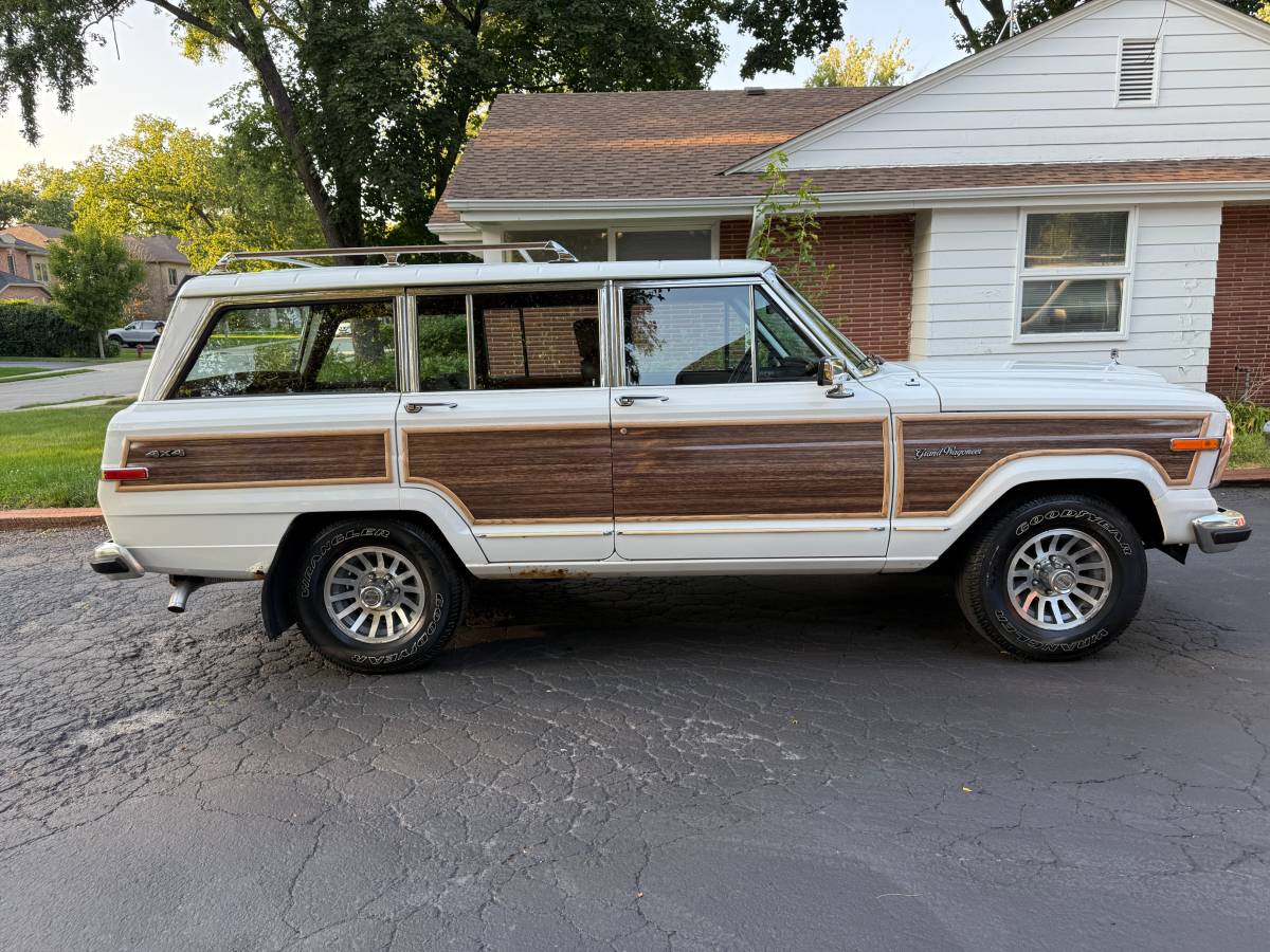 Jeep-grand-wagoneer-1990-white-6