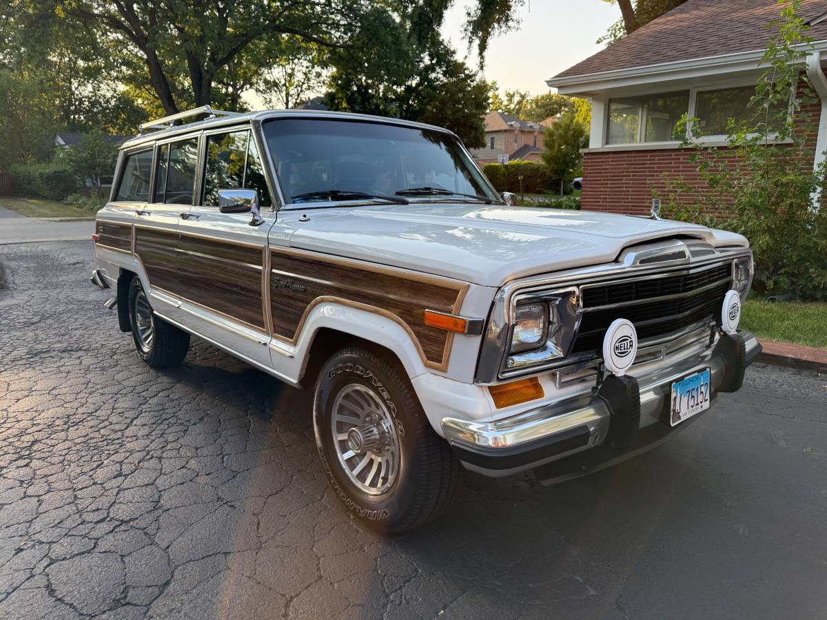 Jeep-grand-wagoneer-1990-white-7