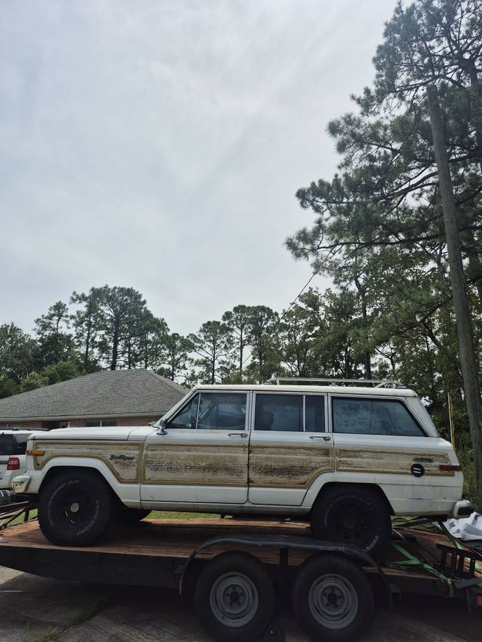 Jeep-grand-wagoneer-1990-white
