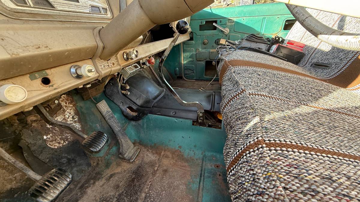 Jeep-j3000-gladiator-1966-green-15