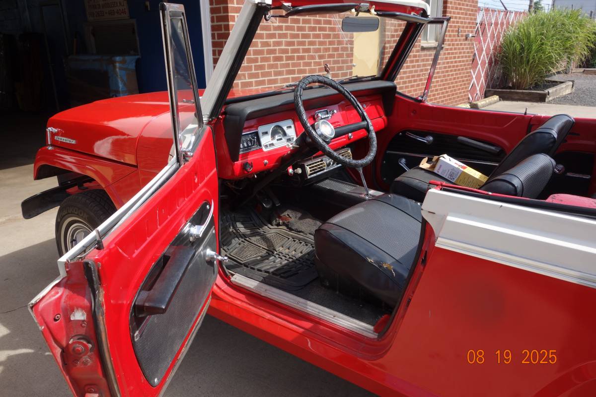 Jeep-jeepster-1967-red-8