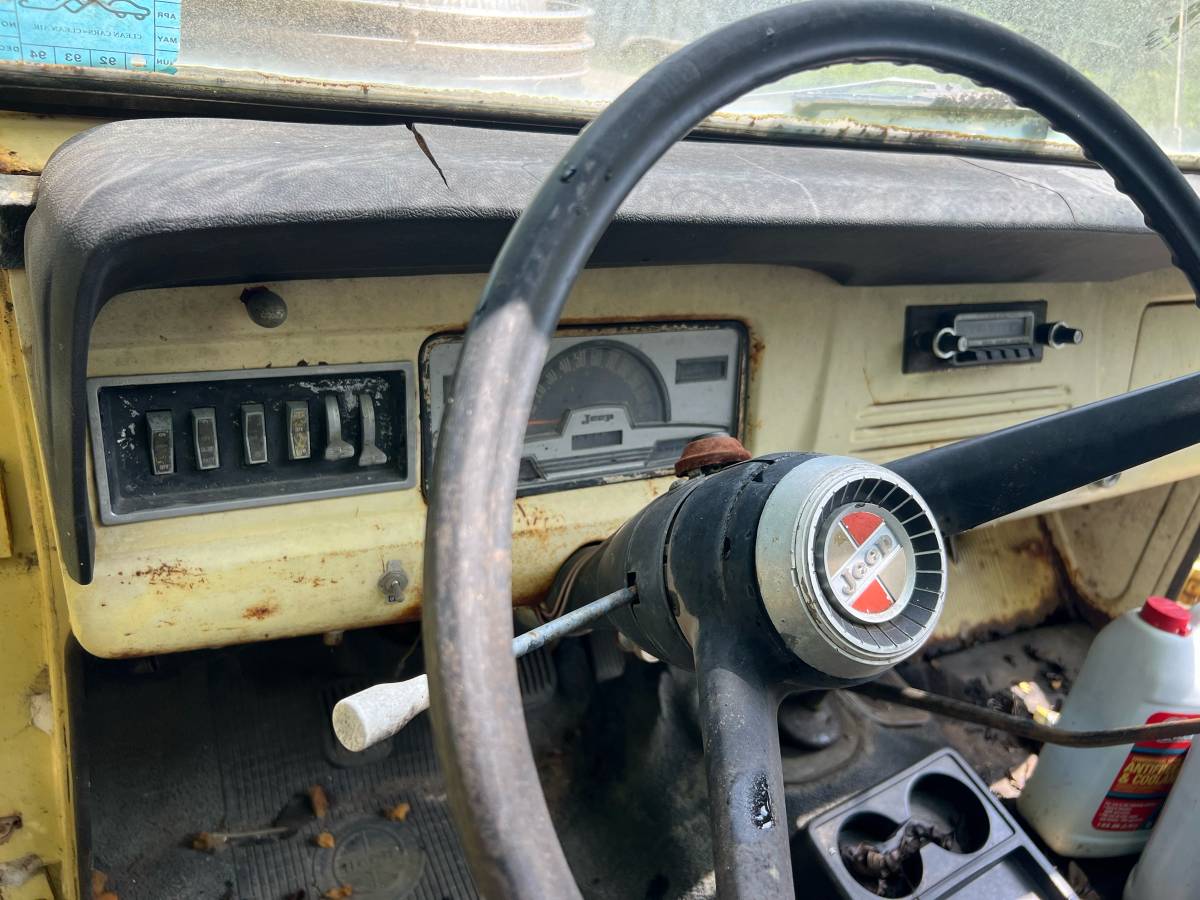 Jeep-jeepster-1967-yellow-10