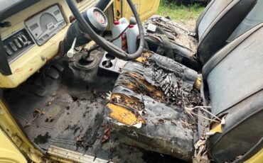 Jeep-jeepster-1967-yellow-12