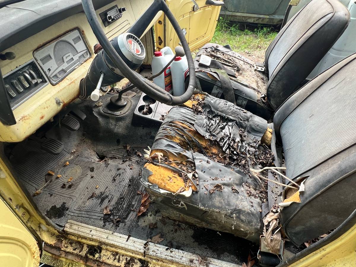 Jeep-jeepster-1967-yellow-12