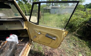Jeep-jeepster-1967-yellow-18