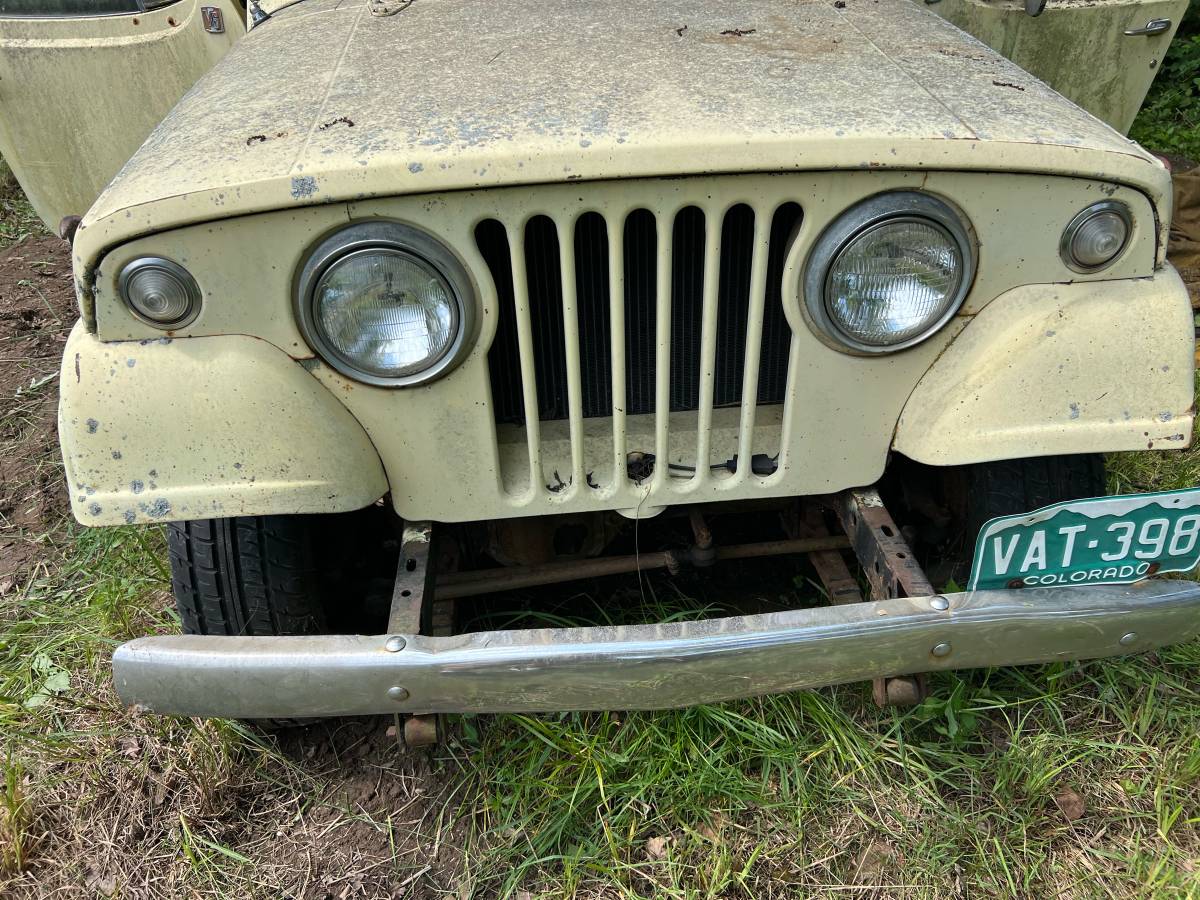 Jeep-jeepster-1967-yellow-19