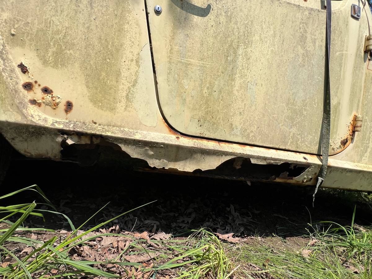 Jeep-jeepster-1967-yellow-3